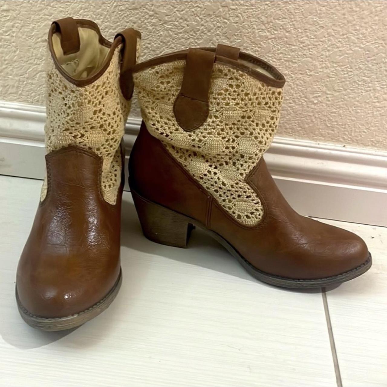 Mudd Clothing Women's Brown and Cream Boots | Depop