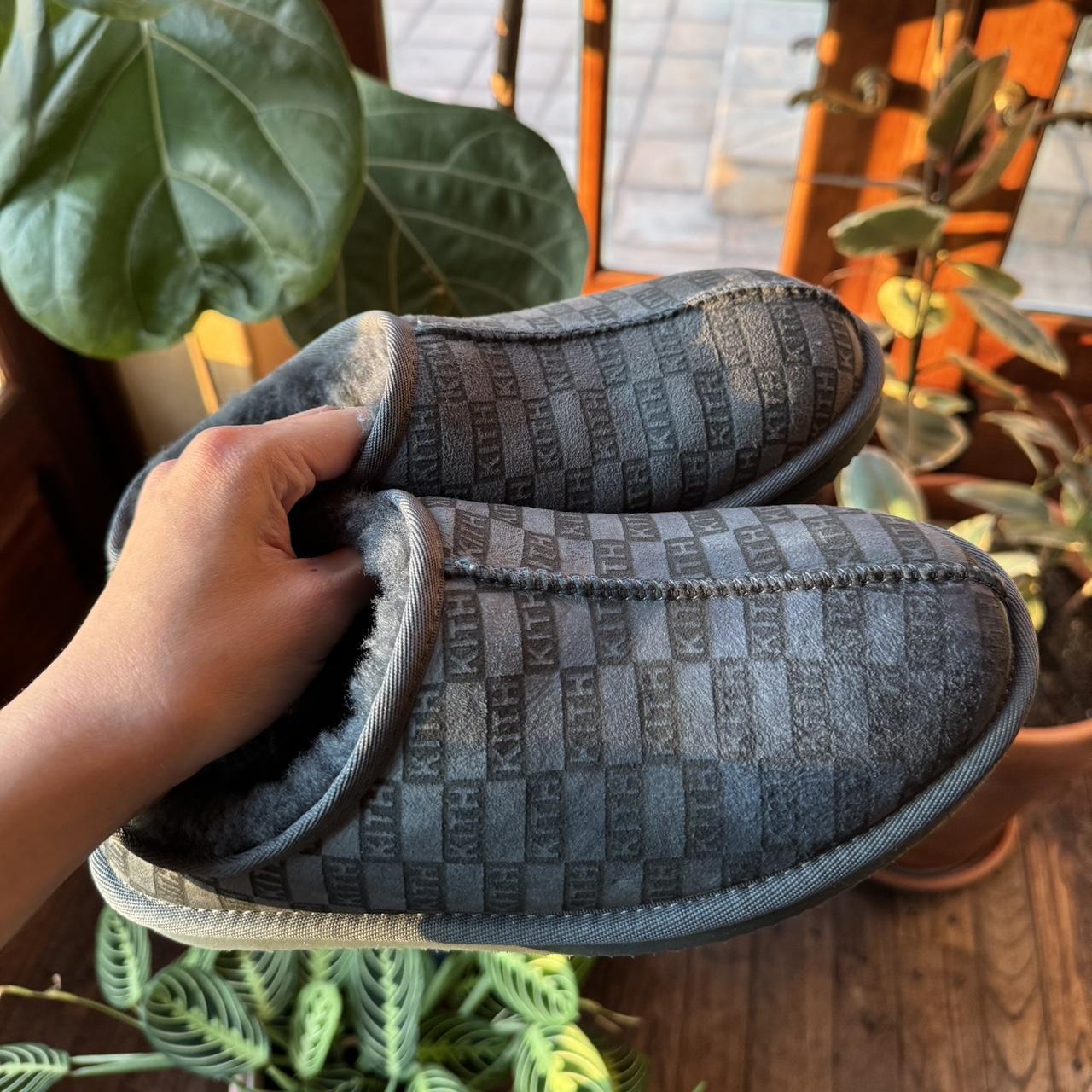 KITH Monogrammed Shearling Slippers: *PLS DM Depop