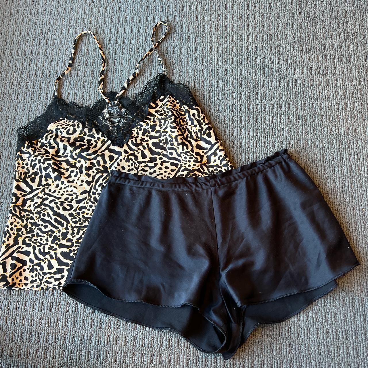 Bras N things Pyjama set Worn a few times Size 8 - Depop