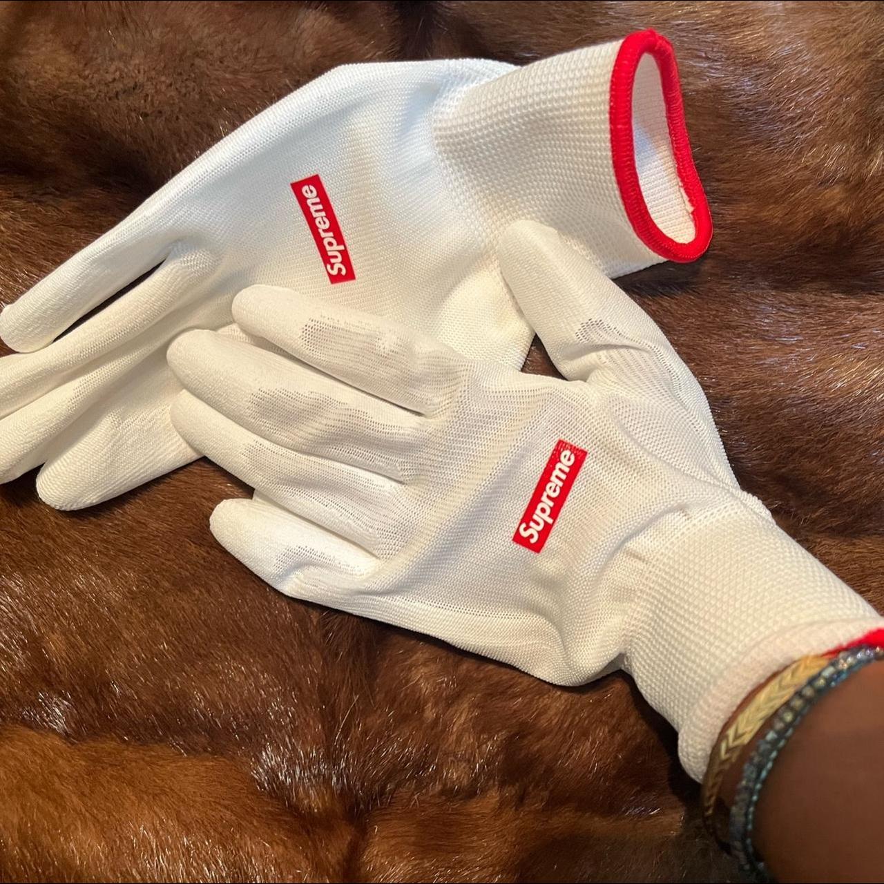 White best sale supreme gloves