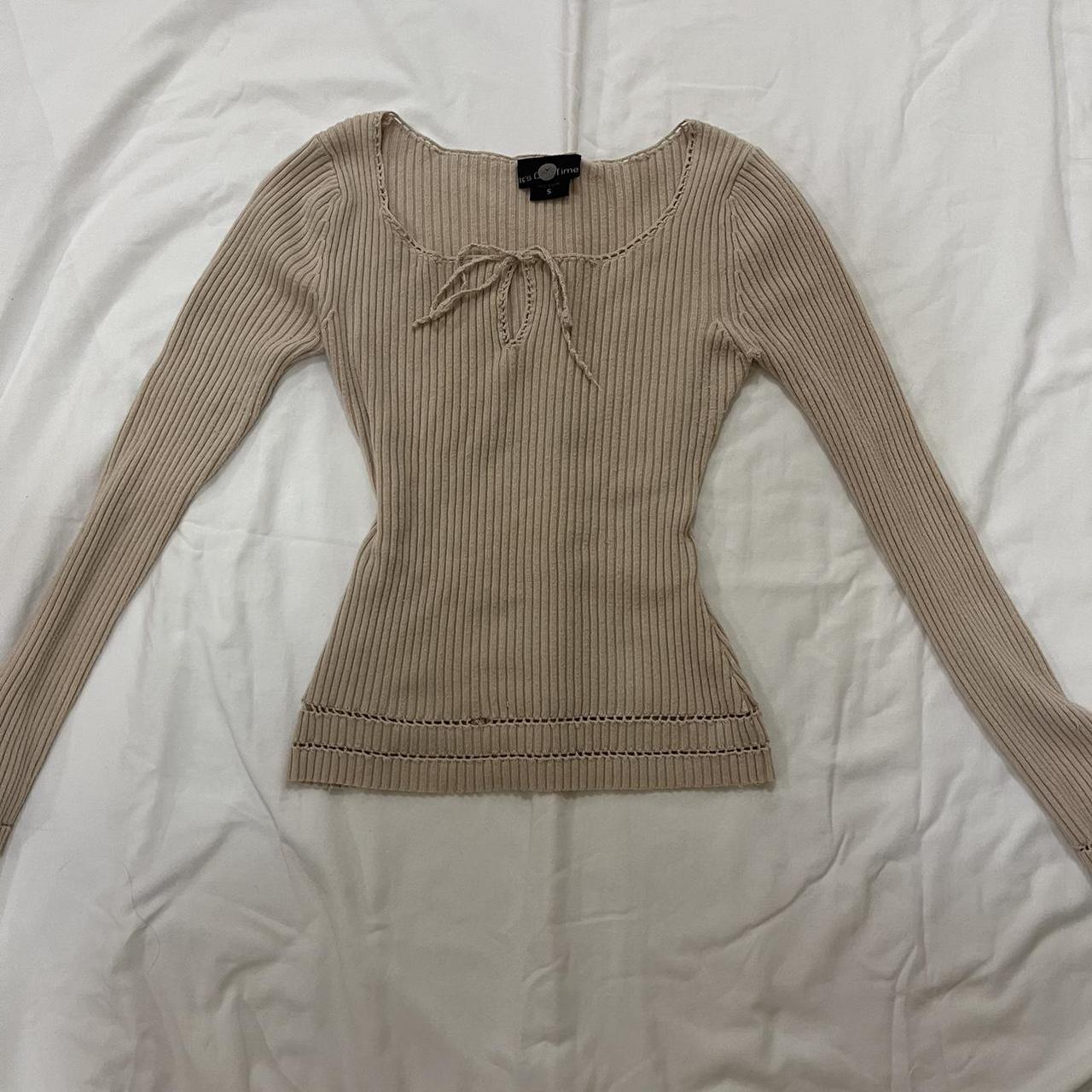 Early 2000s slim fit crop shirt! Super cute and so... - Depop