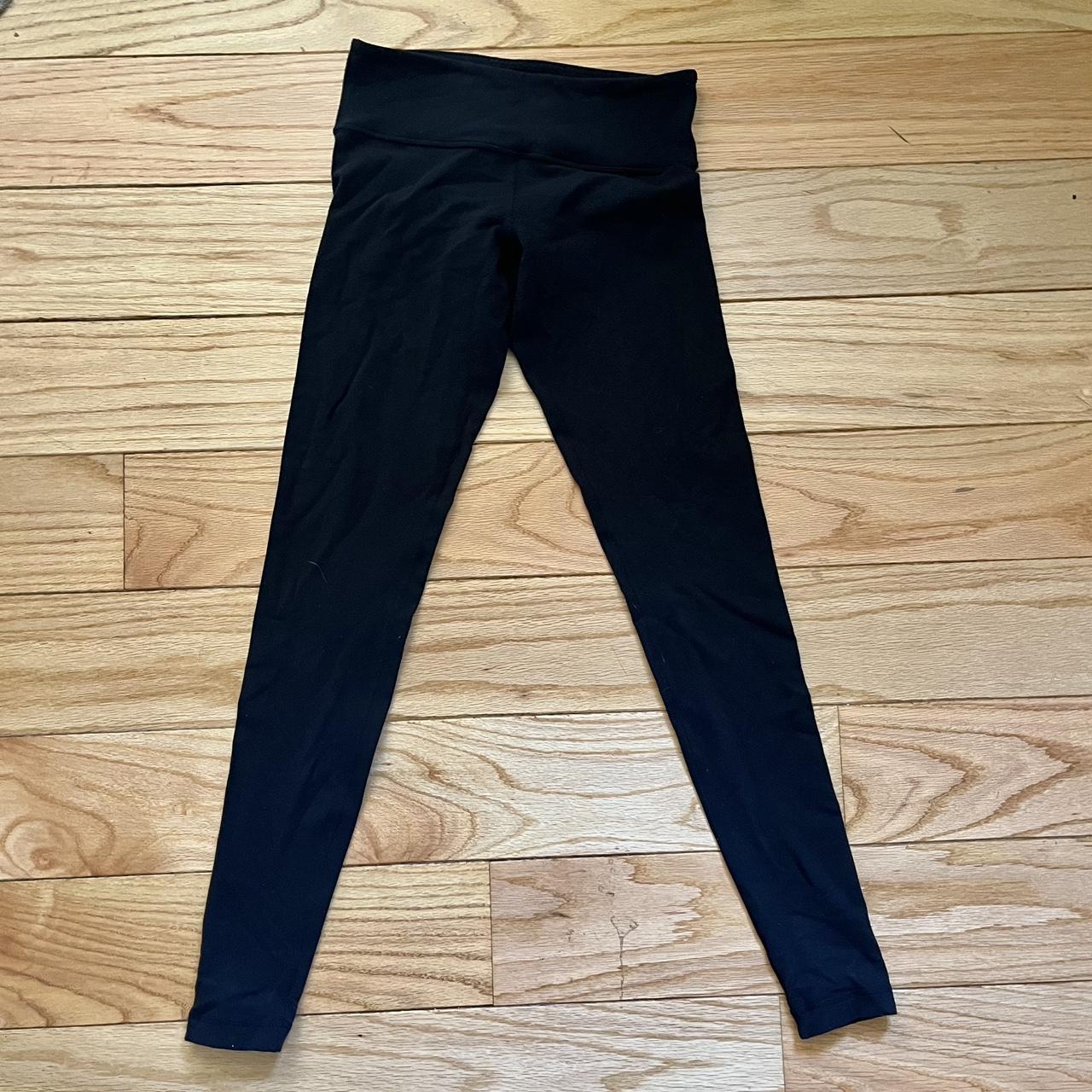 SIZE 6 LULULEMON BLACK LEGGINGS 30” inseam 4”... Depop