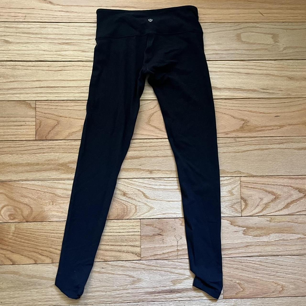 SIZE 6 LULULEMON BLACK LEGGINGS 30” inseam 4”... Depop