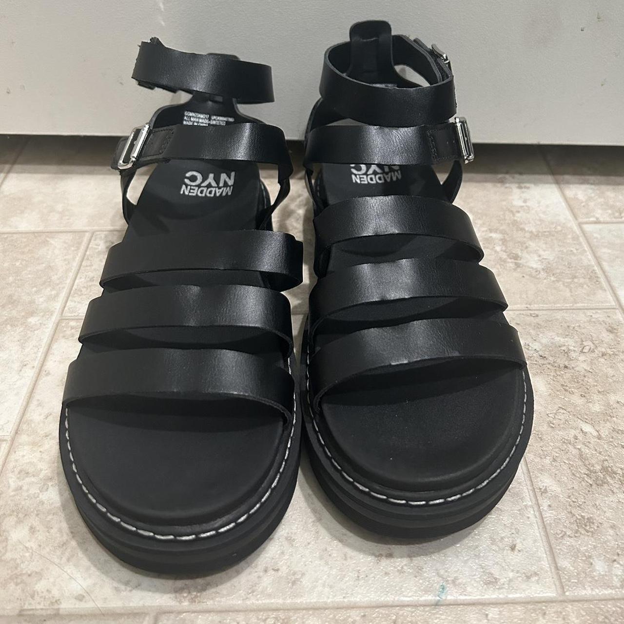 Hot Topic Women's Black Sandals | Depop