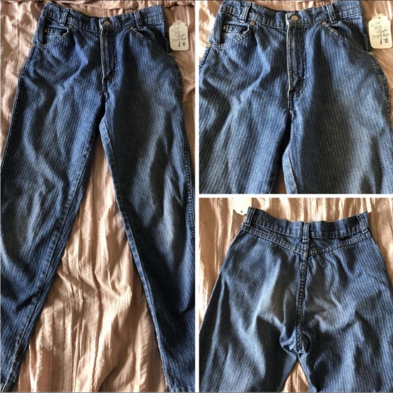 Levi's Women's Navy Jeans | Depop