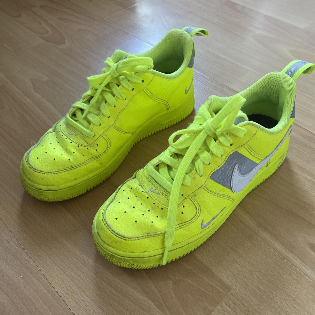 Nike air force 1 utility neon yellow best sale