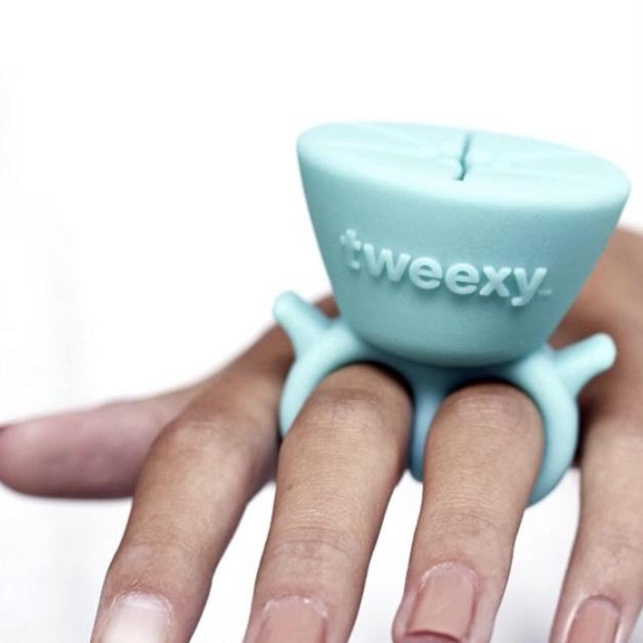 Tweexy wearable nail hot sale polish holder