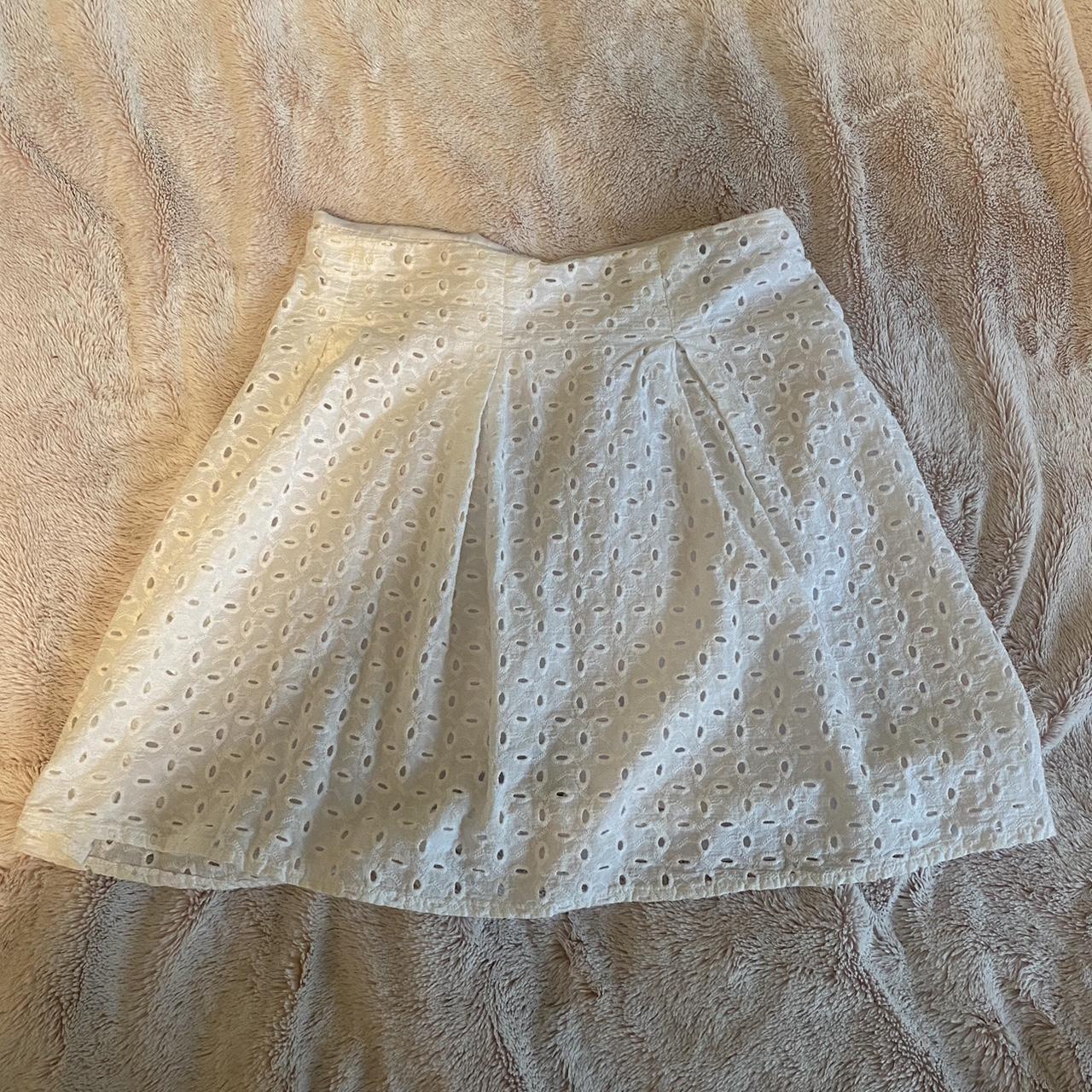 cute white short skirt, floral - Depop