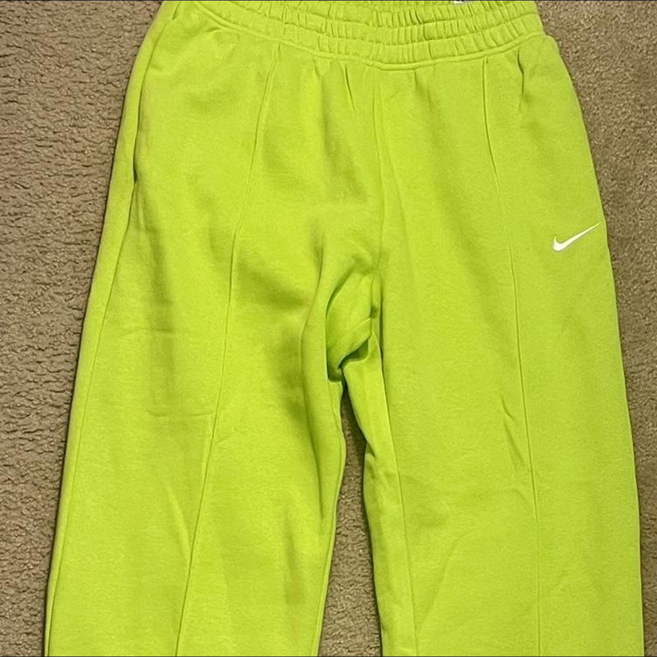 Nike Women's Green Joggerstracksuits Depop