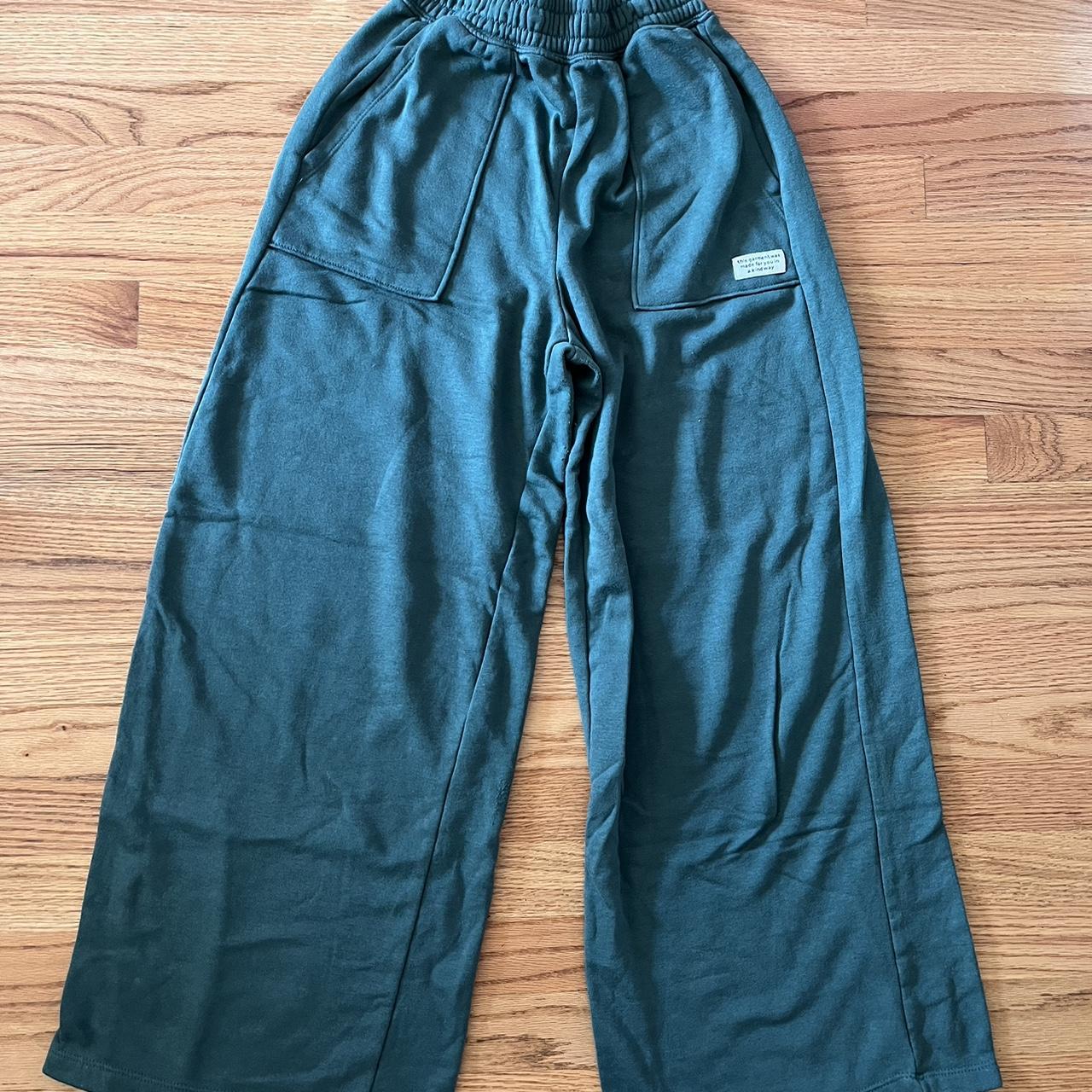 H&M Women's Green Joggers-tracksuits | Depop