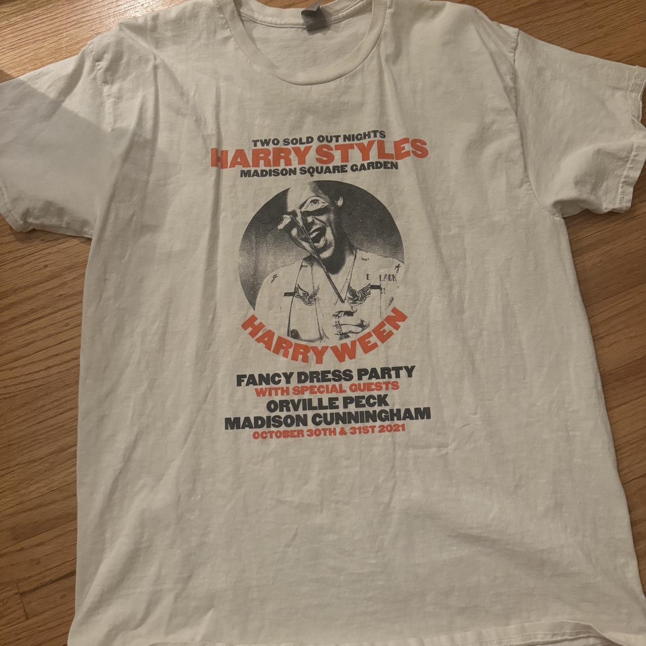 Large white store Harryween shirt