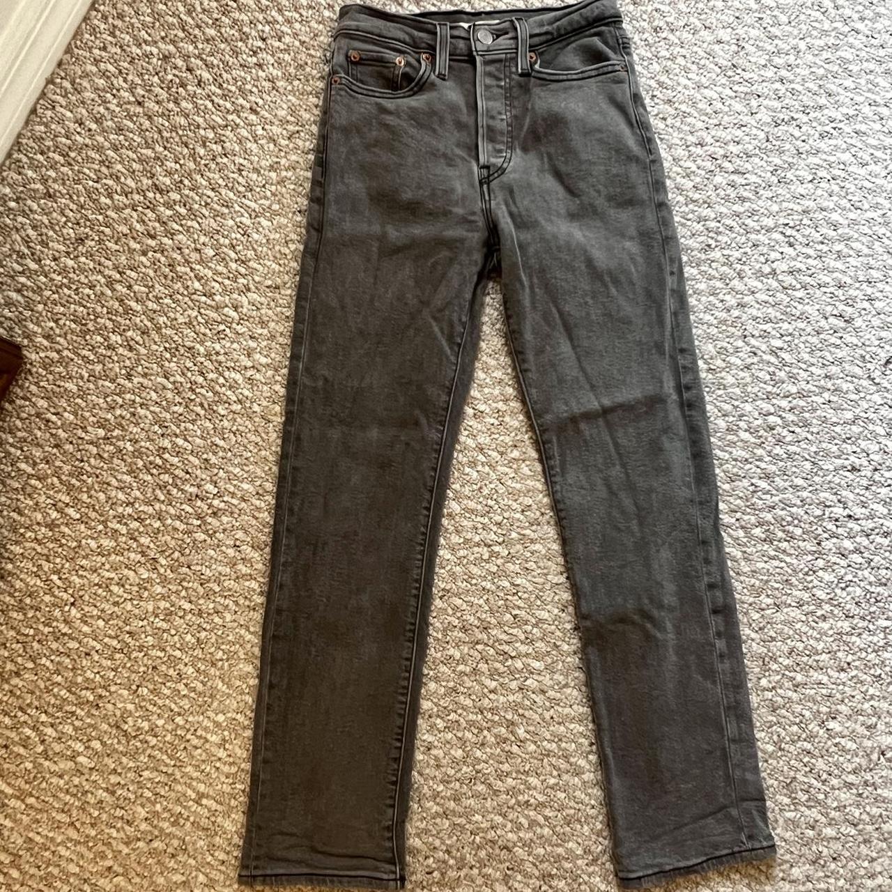 Levi’s wedgie straight jeans, in grey wash! Size 25... - Depop