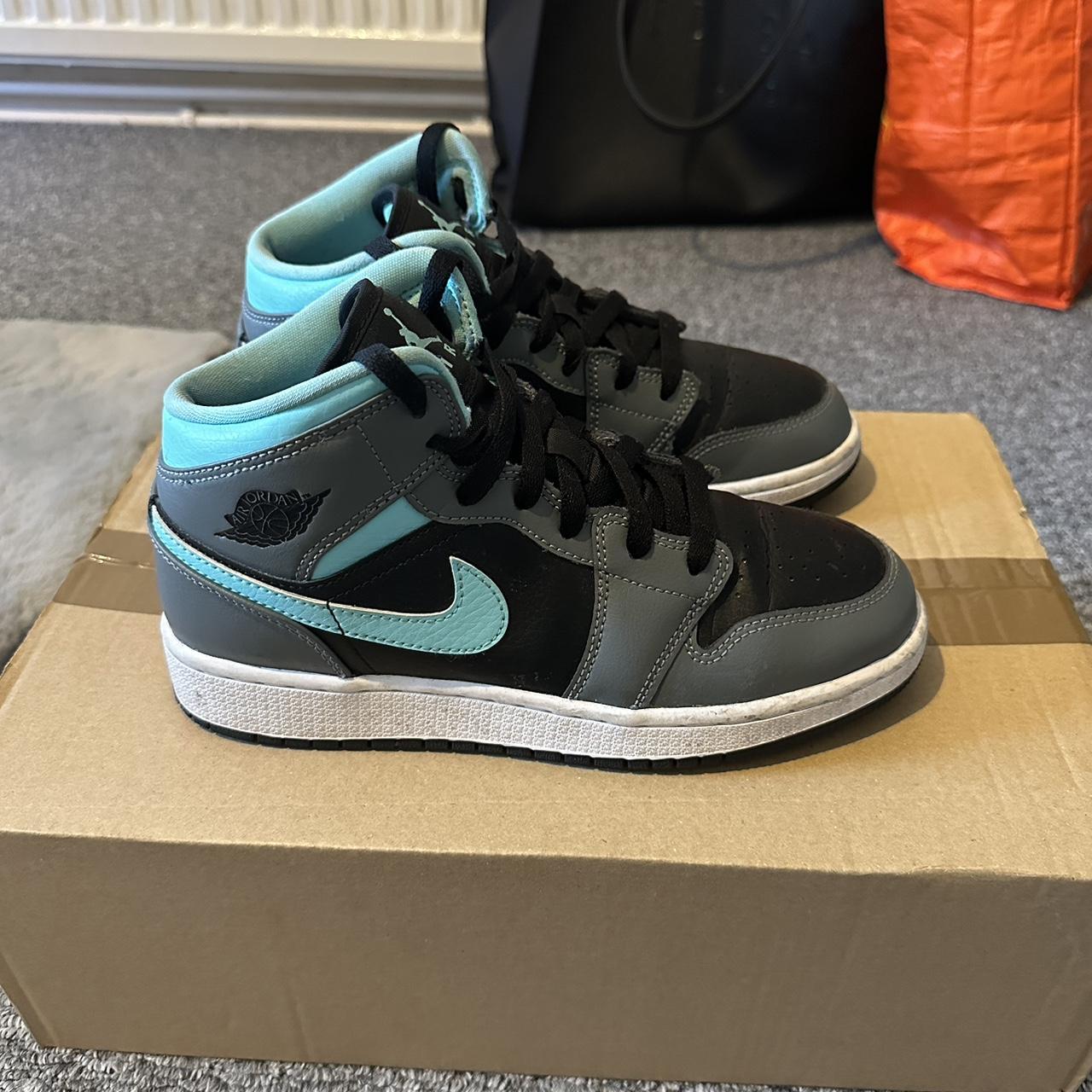 grey and aqua jordans