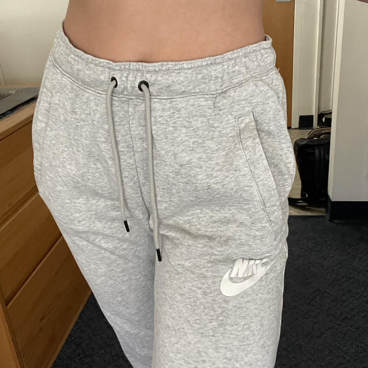 Womens gray nike discount joggers