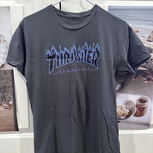 Gray shop thrasher shirt