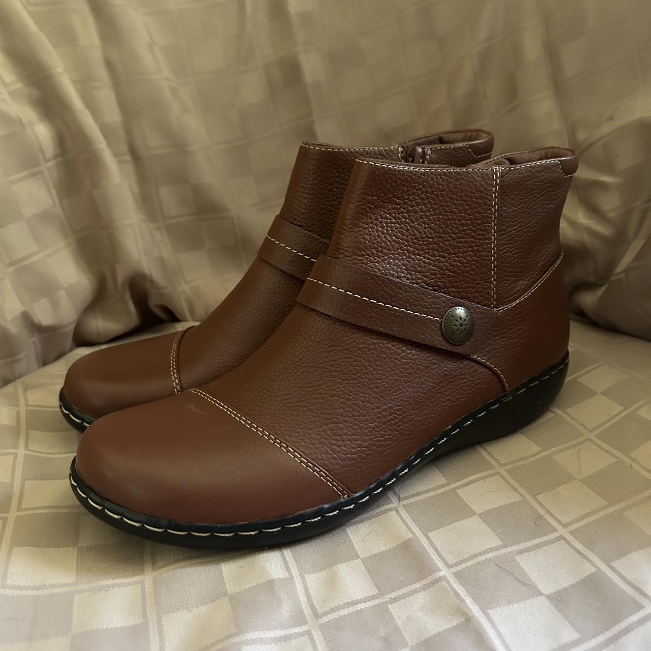 Clarks deals brown booties