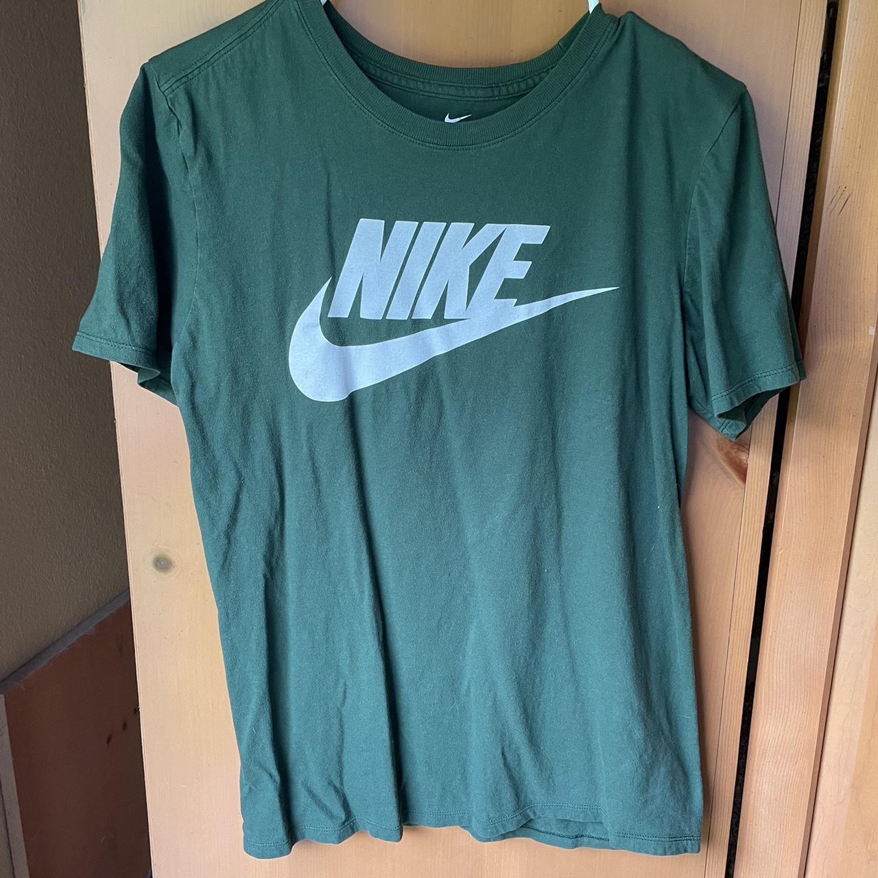 womens green nike shirt