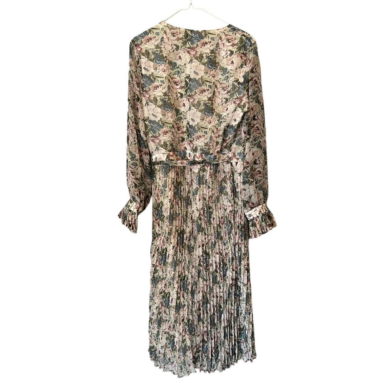 Sale EN SAISON Floral Pleat Long Sleeve Wrap Midi Dress In Natural (L)