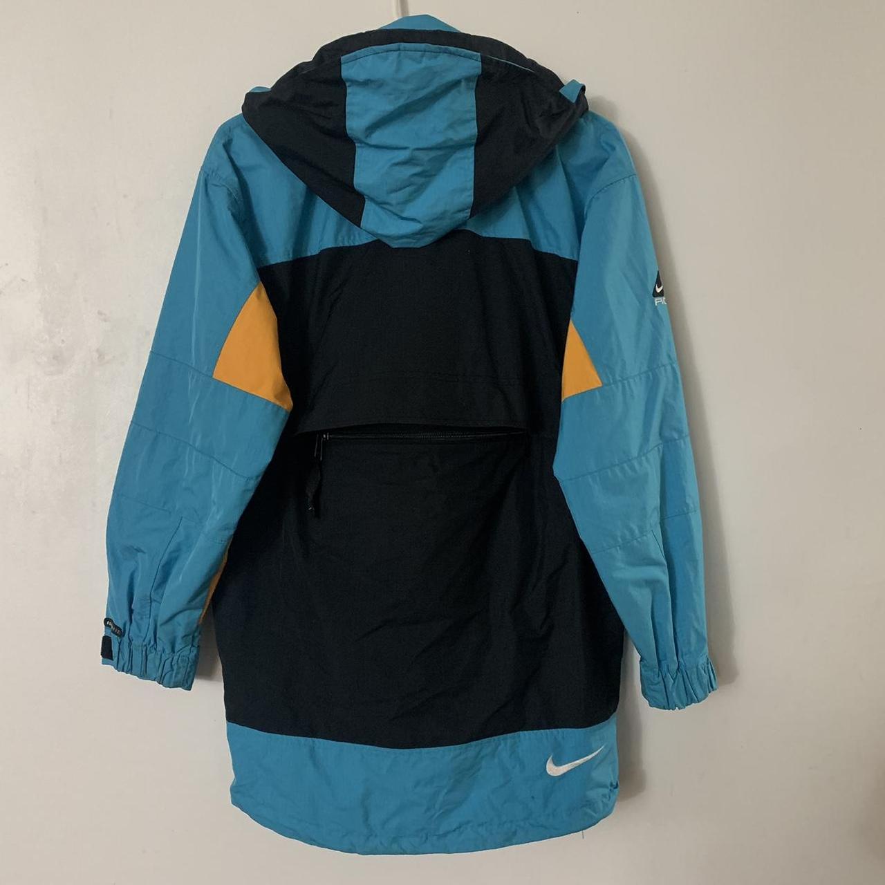 acg windbreaker