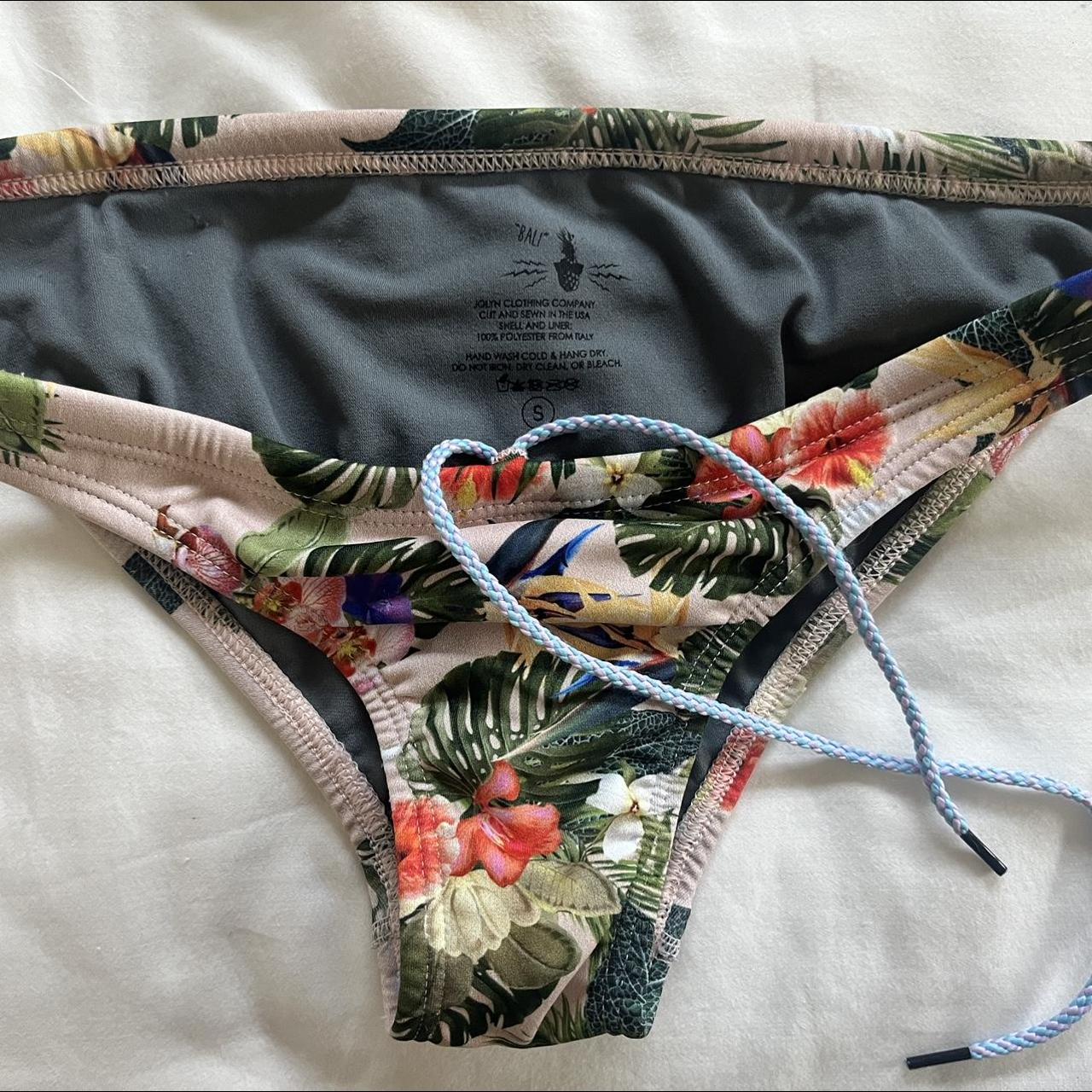 jolyn “bali” bikini bottoms! size s ADORABLE... Depop