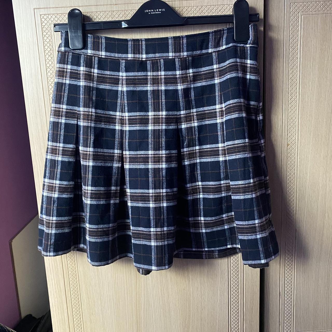 Hollister Checkered Black and Brown Pleated