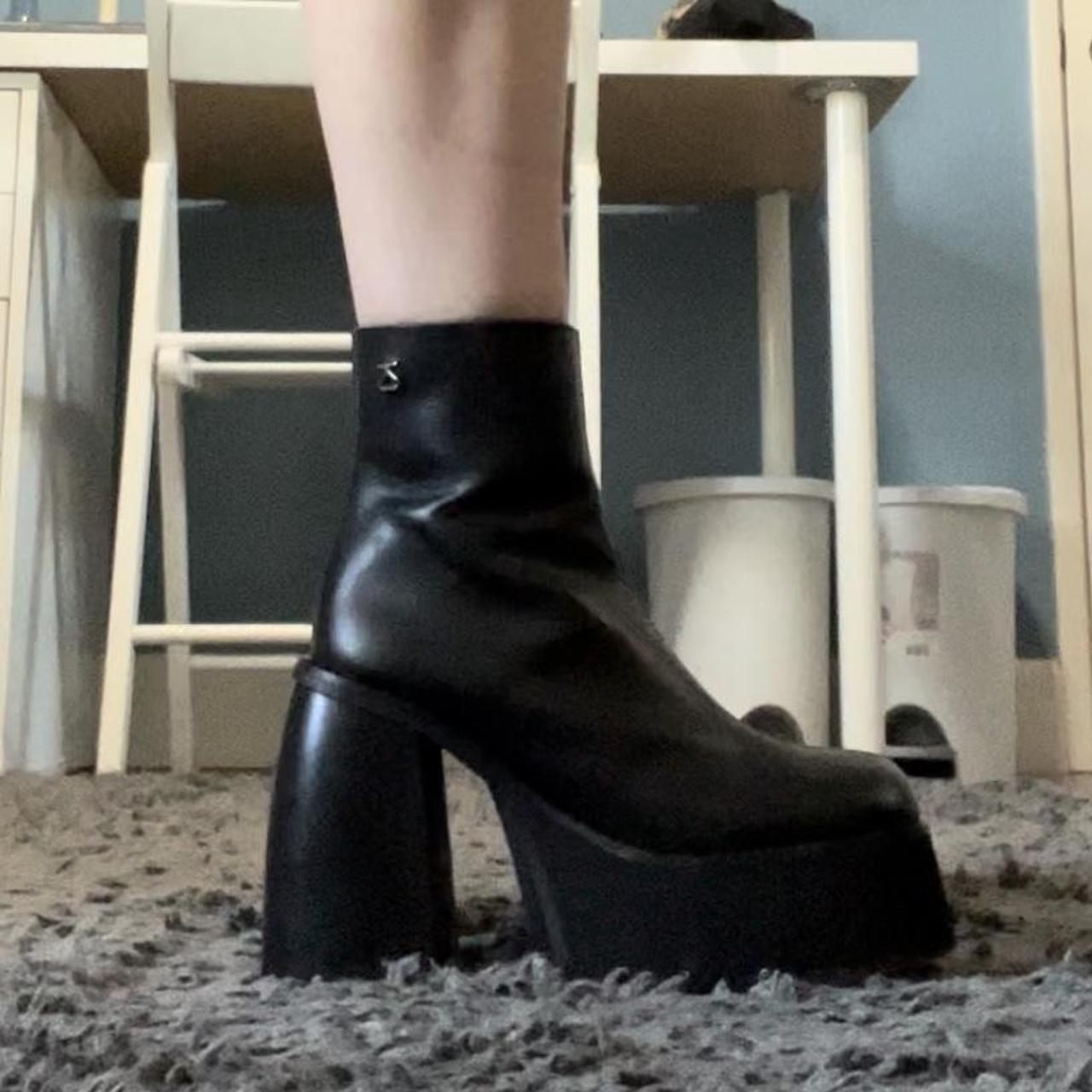 Leather Kaltur platform boots!! Size 9, feel free to... - Depop