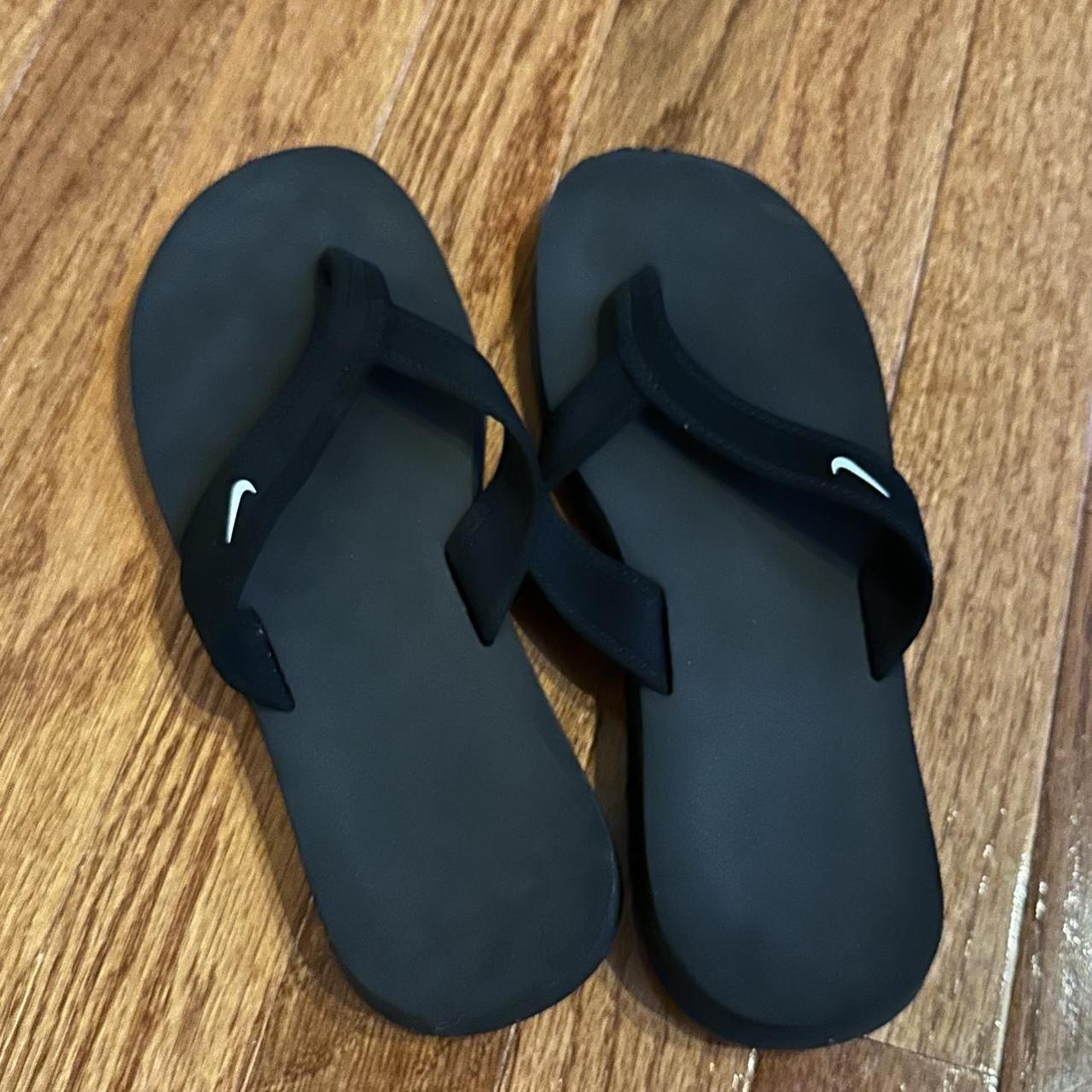 black nike flip flops womens