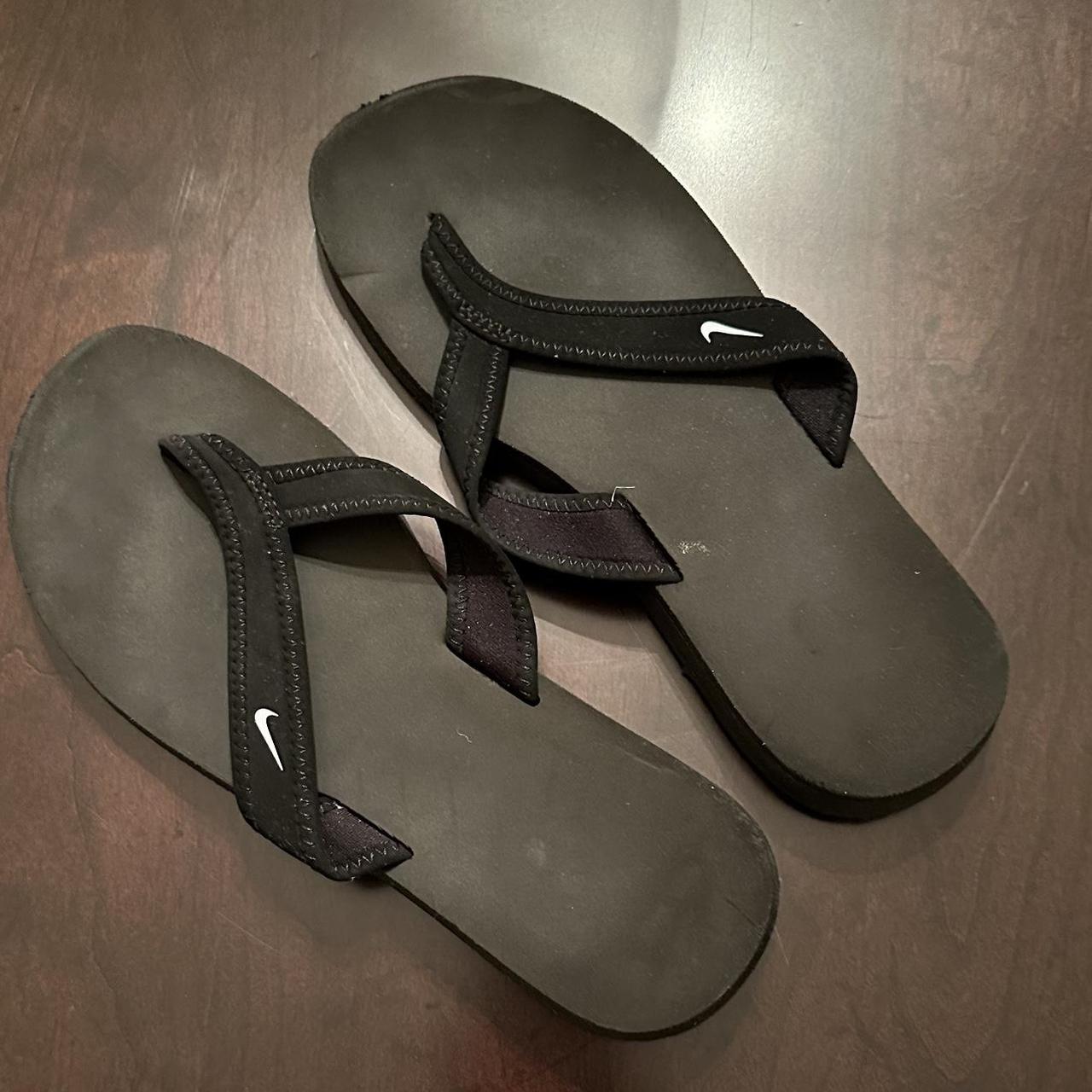 Brown nike flip deals flops