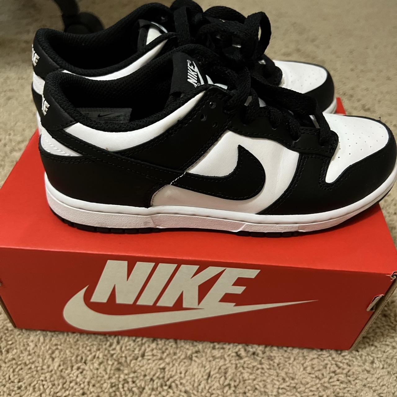 Nike Women's Black and White Trainers | Depop