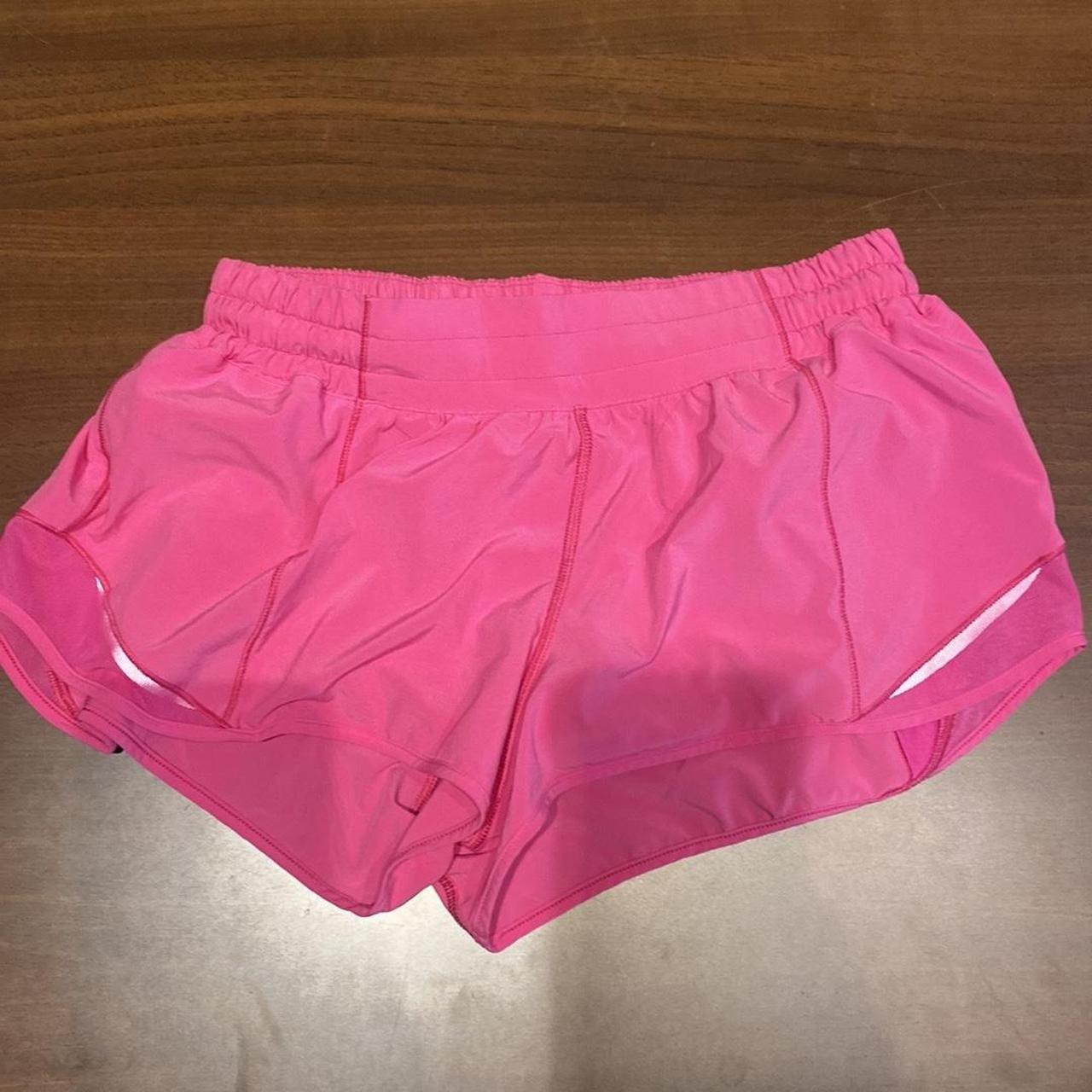 Lululemon sonic pink 2.5 shops hotty hot shorts