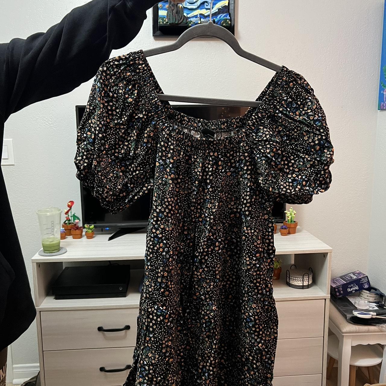 Target Floral Dress worn once, super pretty 🤍 Depop