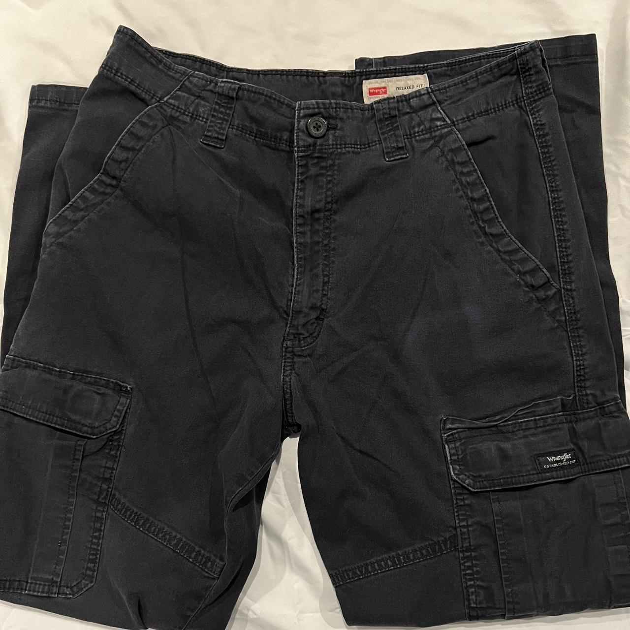 Wrangler relax fit cargos size: 32 X 32 ( can fit a... - Depop