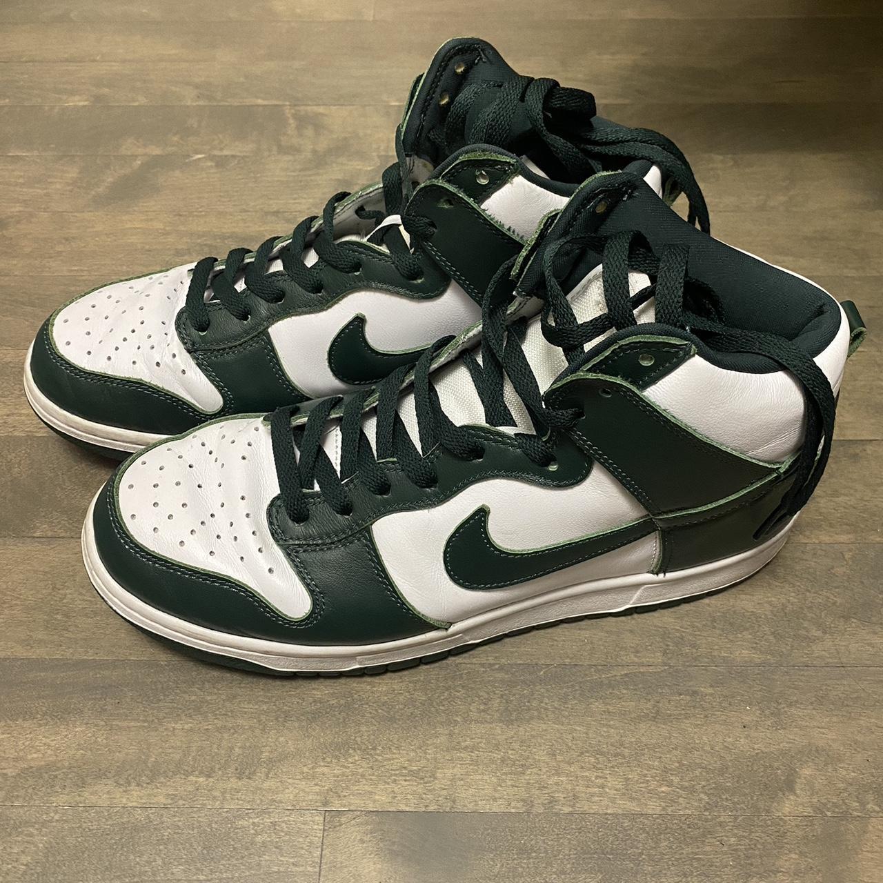 Nike Men's Green and White Trainers | Depop