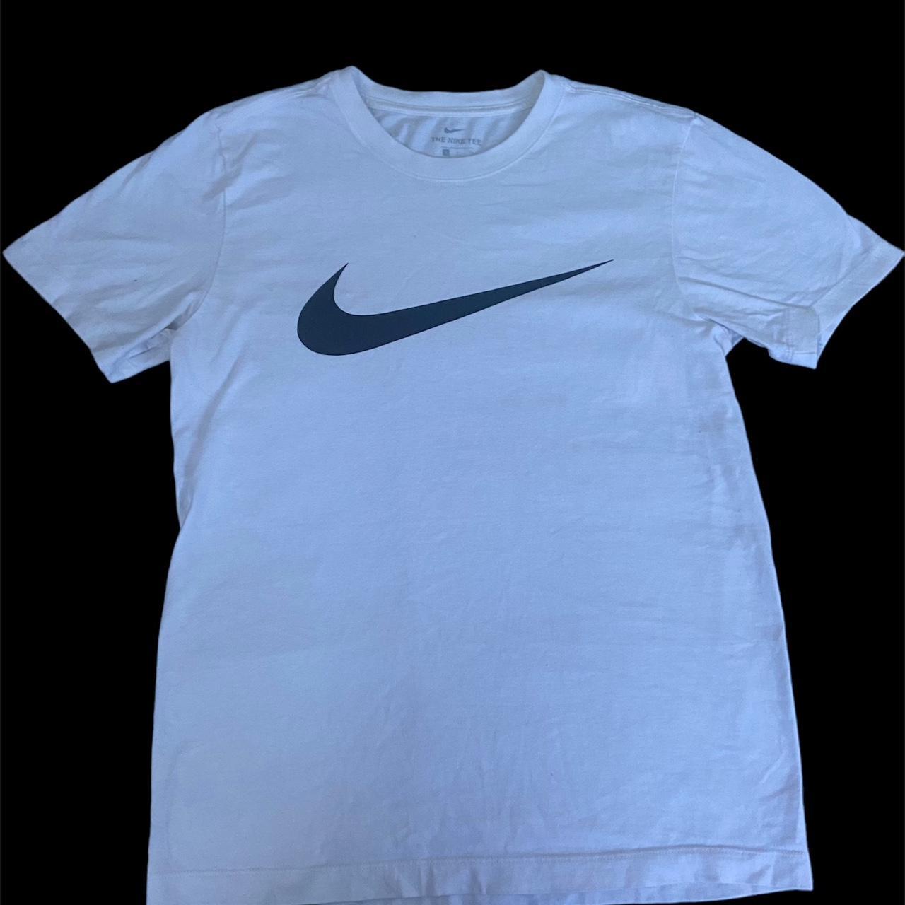 Vintage white and black Nike swoop shirt graphictee