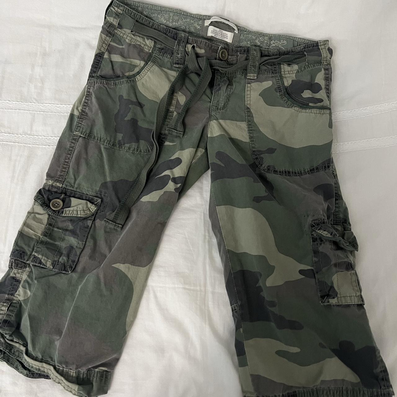 Vintage Camo cargo capri low rise Short pants (or... - Depop