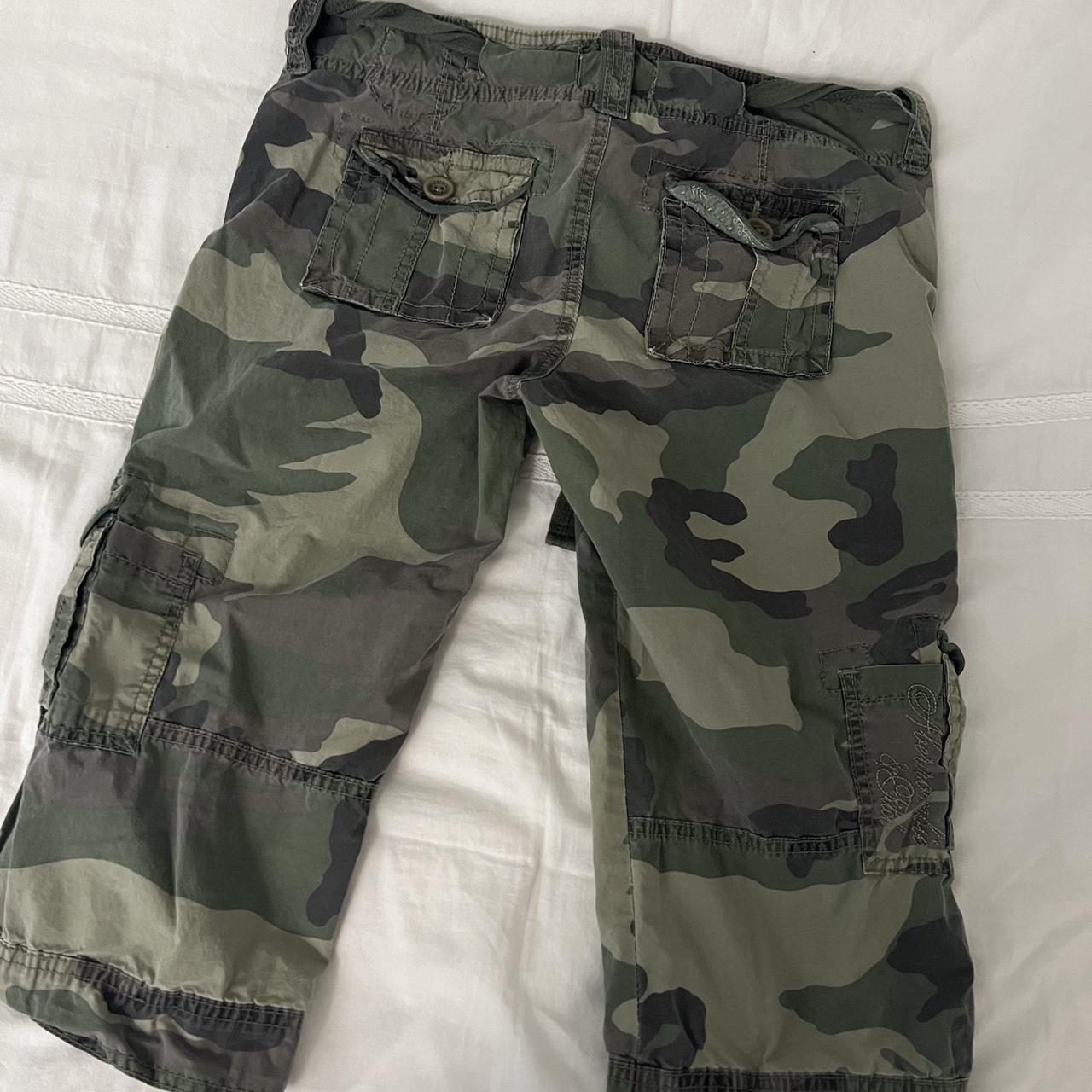 Vintage Camo cargo capri low rise Short pants (or... - Depop