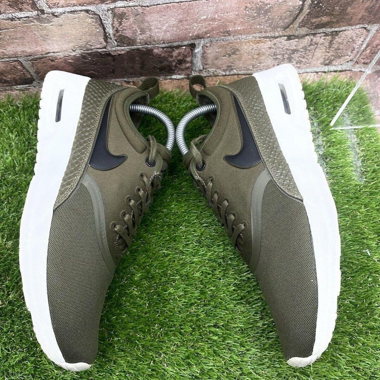 womens nike green trainers