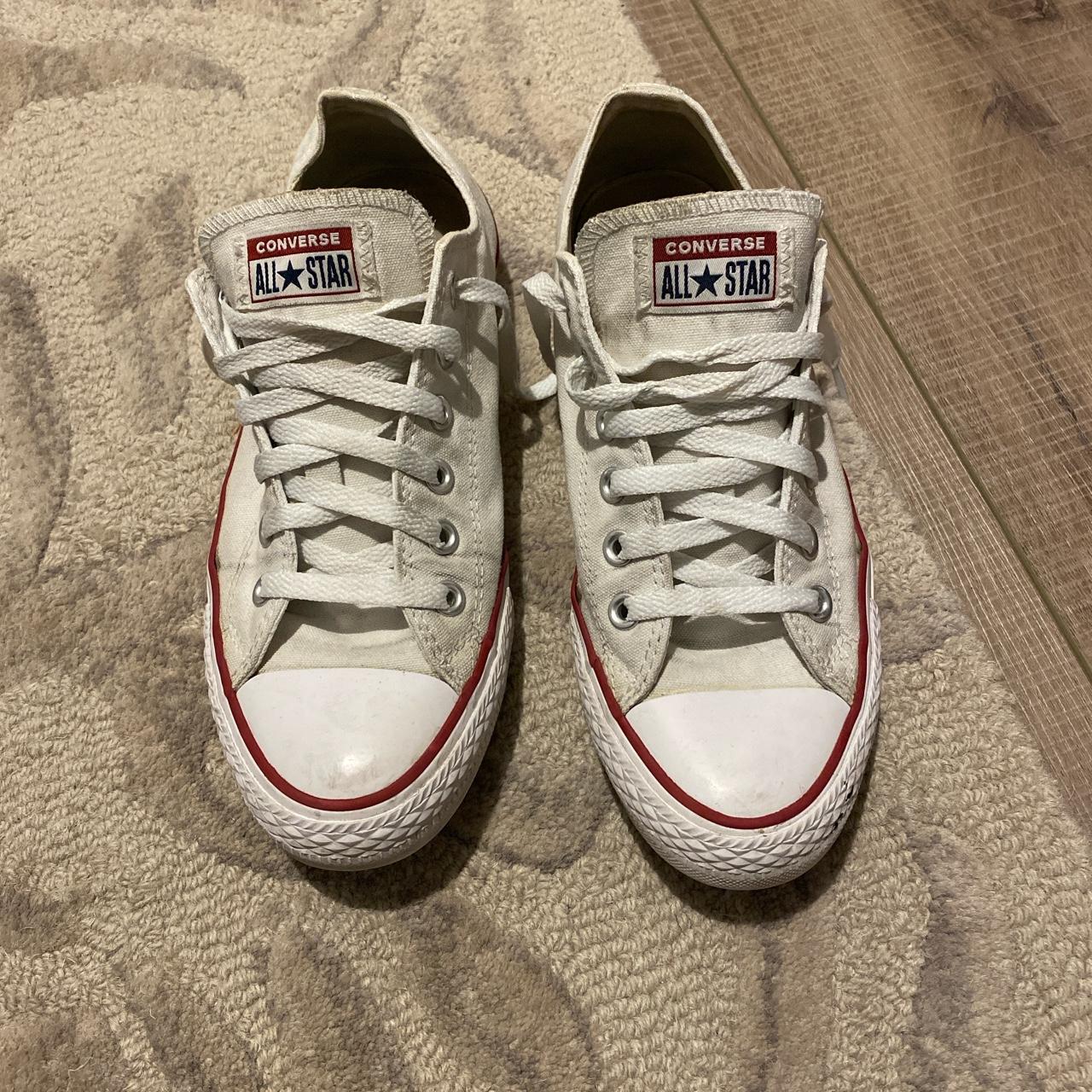 White converse low tops Men’s 7 , women’s 9 - Depop