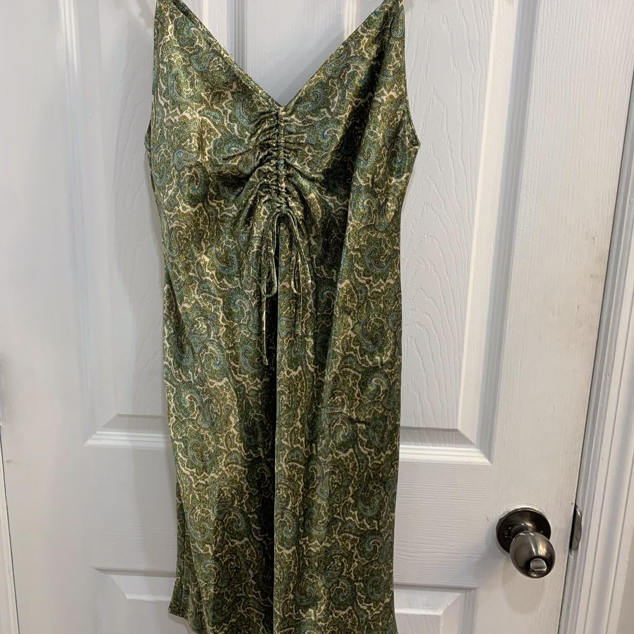 Gorgeous Green Zara Dress 🌿 Silky satiny fabric... - Depop