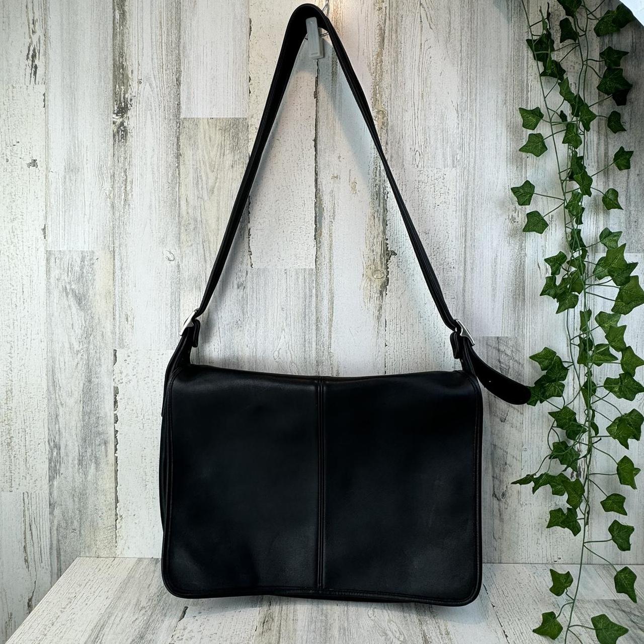 Deals COACH BLACK THICK LEATHER SHOULDER BAG