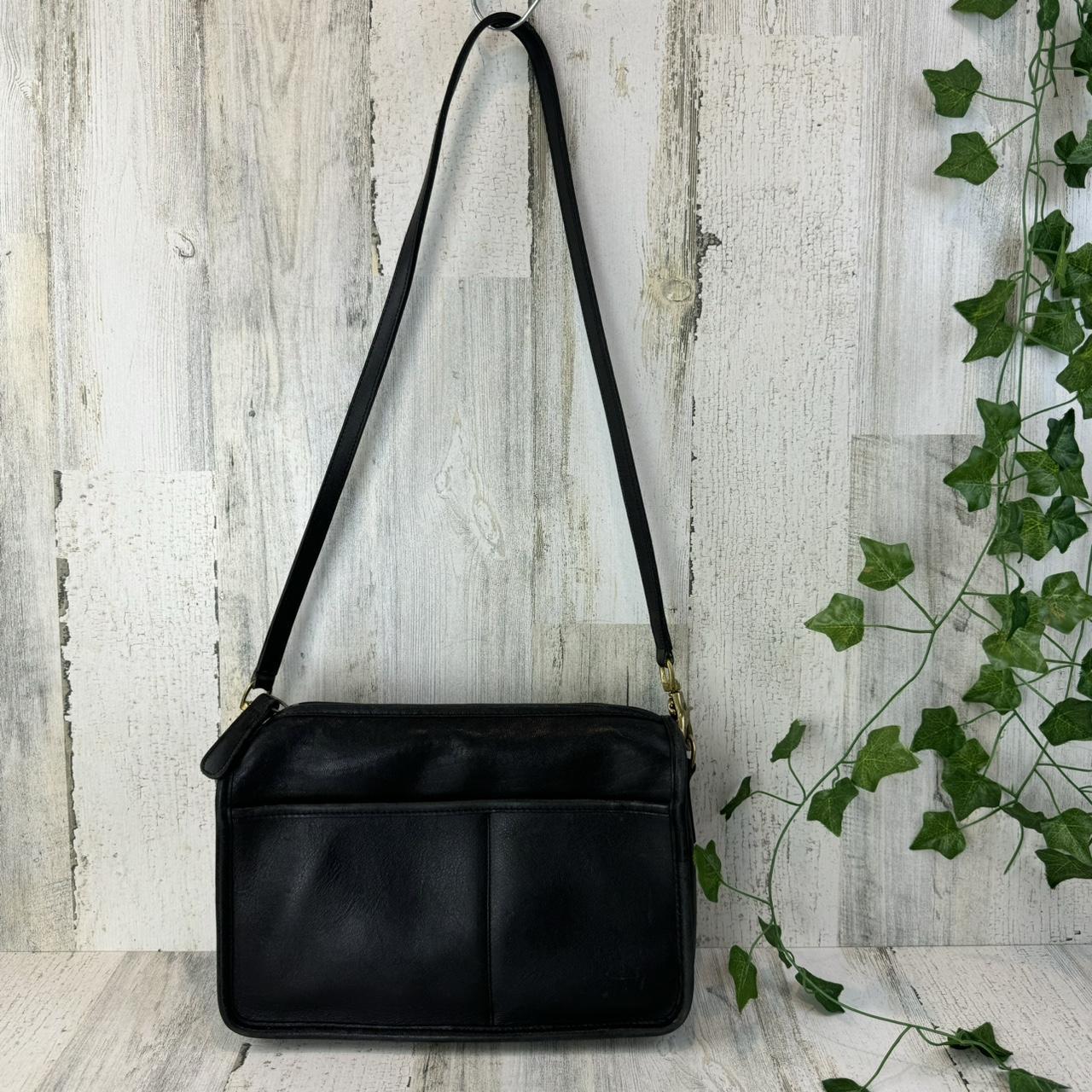 Store Vintage COACH black genuine leather crossbody bag