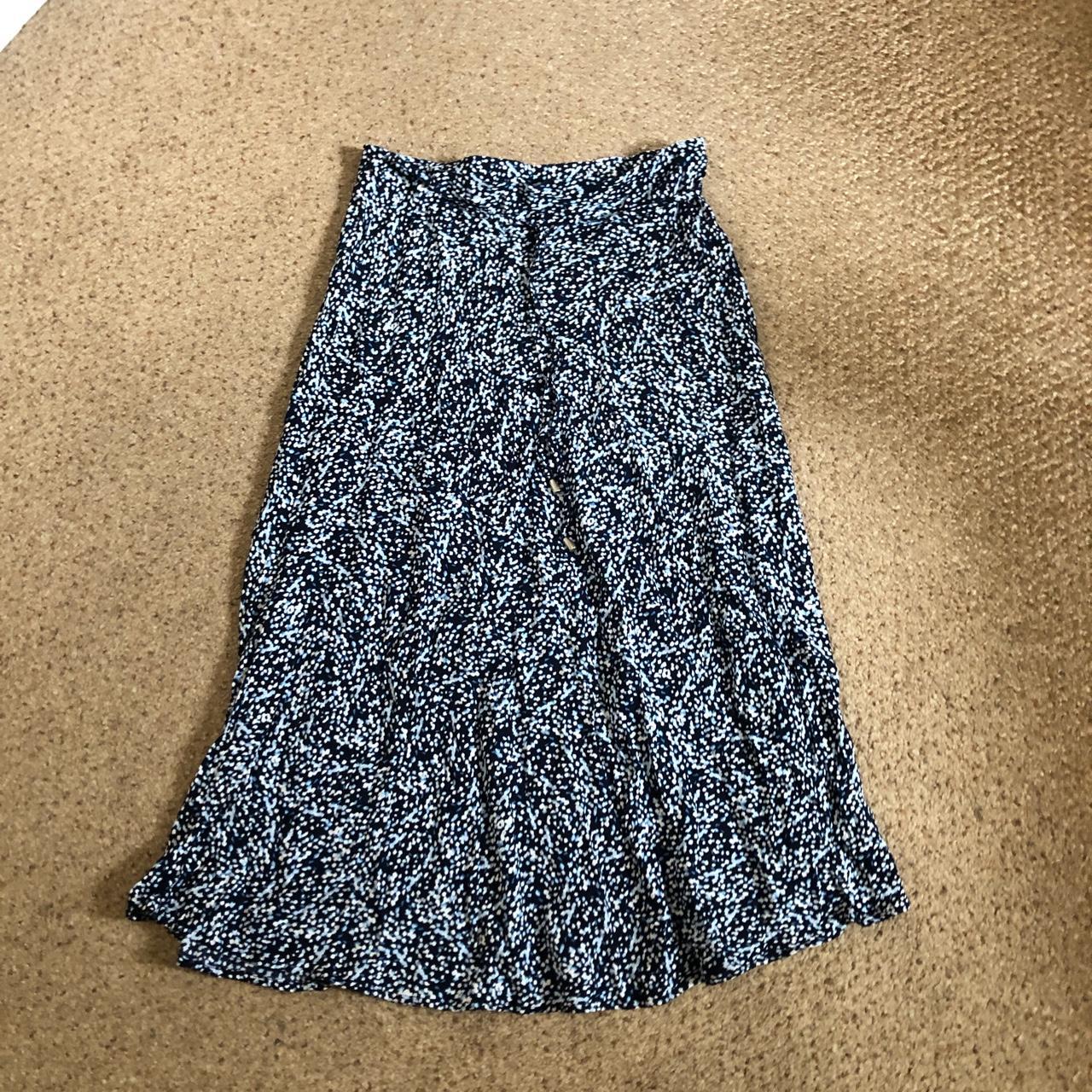 patterned midi skirt navy with blue and white dots... - Depop