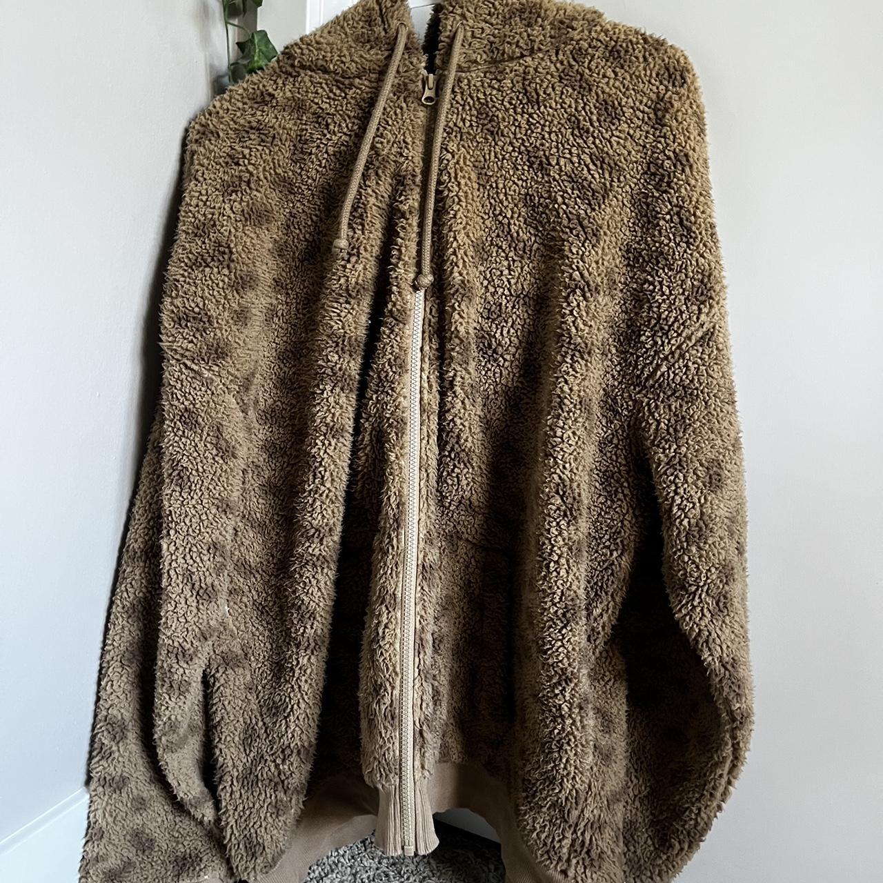 Cheetah Print Fuzzy Zip up Size XL Only worn