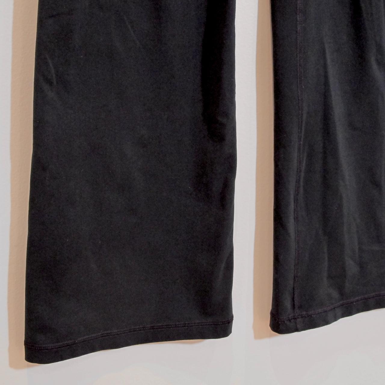 Black Under Armor yoga pants size small. Super - Depop