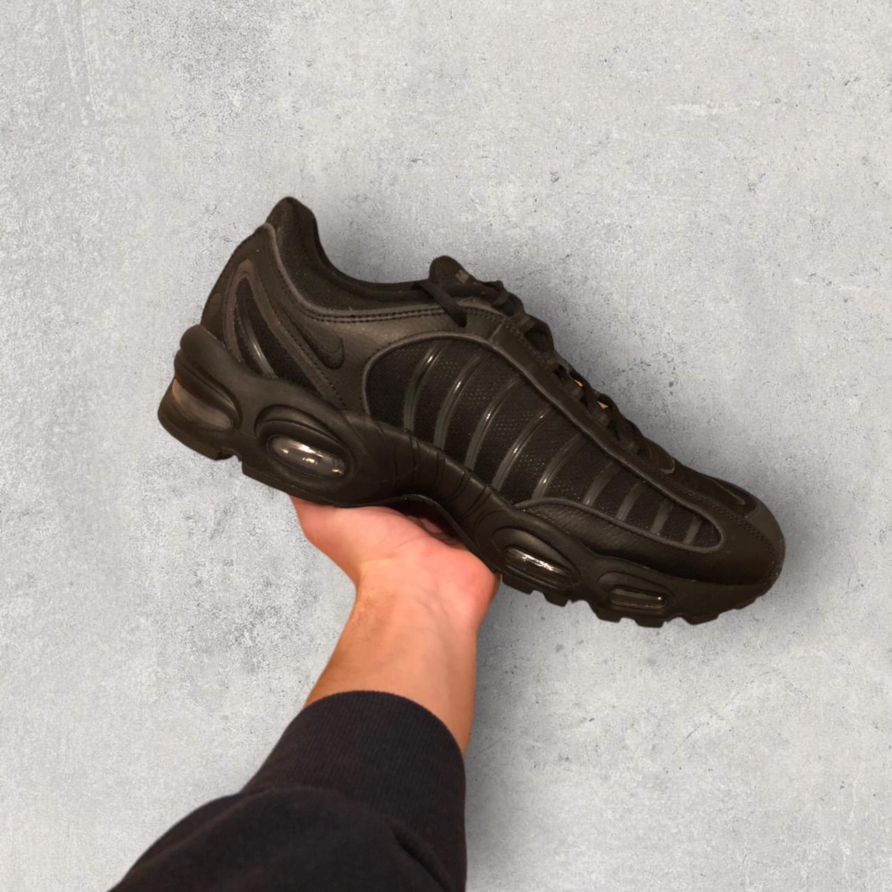 triple black nike tailwind