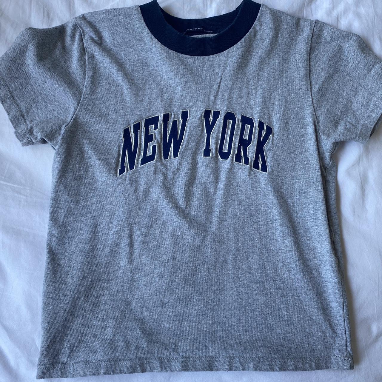 brandy melville gray new york baby tee! in perfect... - Depop