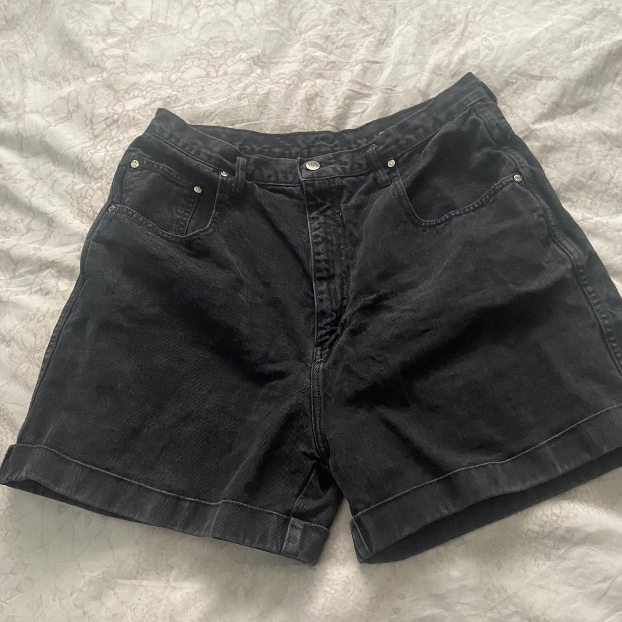 Bill Blass Women's Black Shorts | Depop