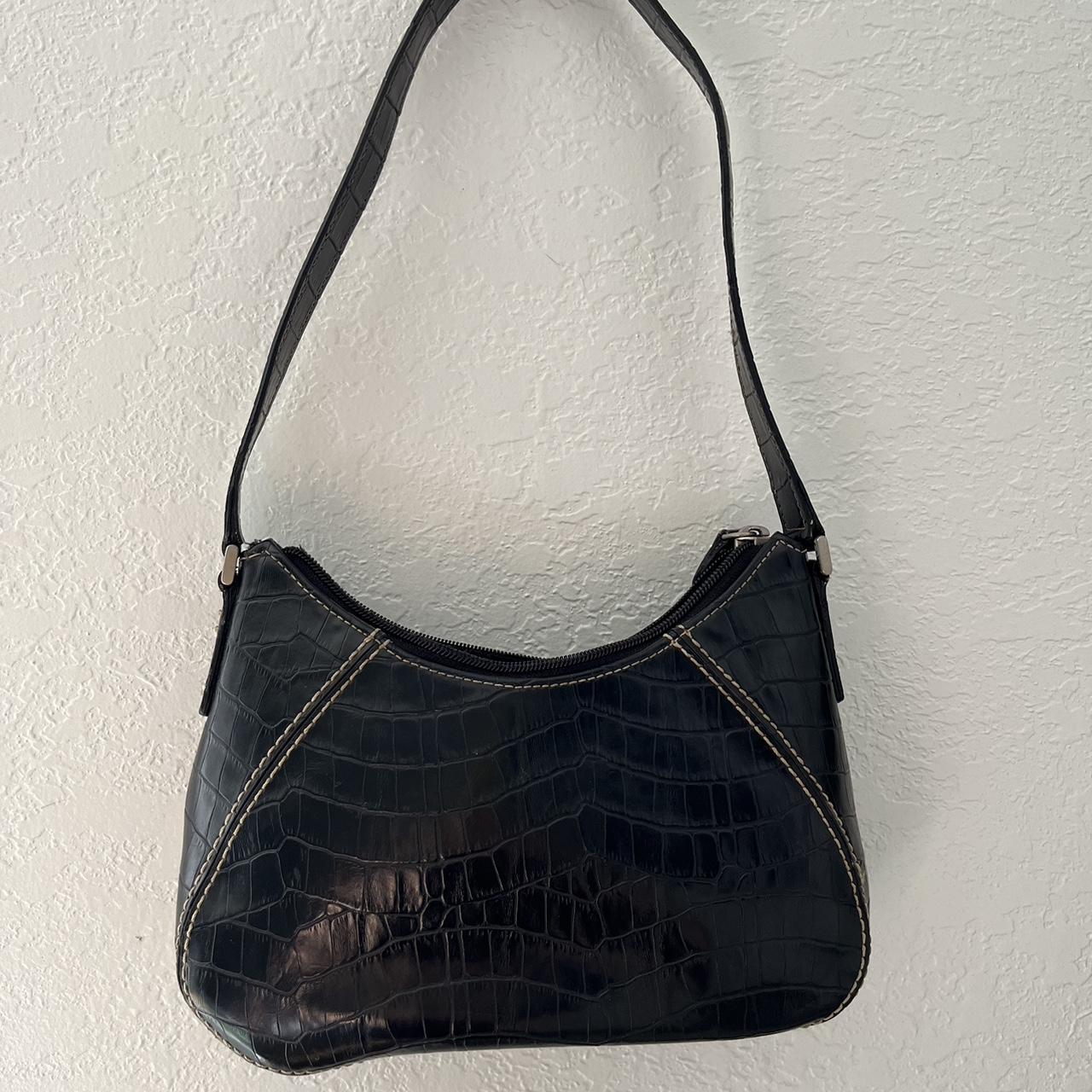 Adorable Liz Claiborne bag 🖤 In great condition,... - Depop