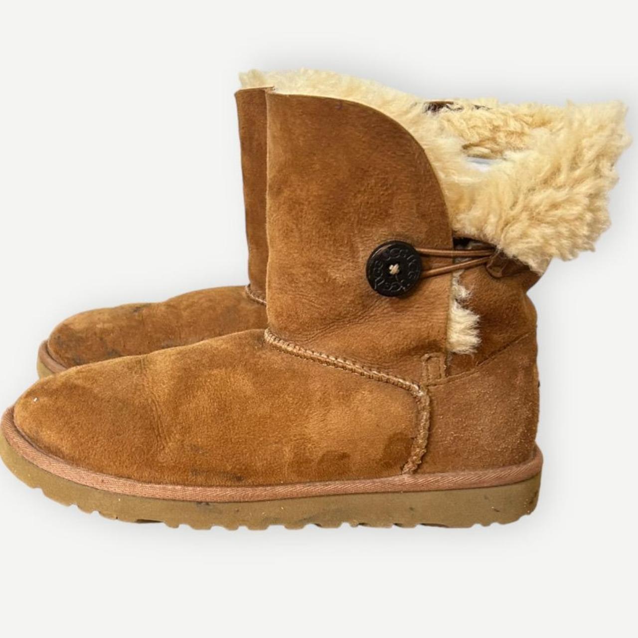 UGG Bailey Button Short Boot 5 Chestnut Tan