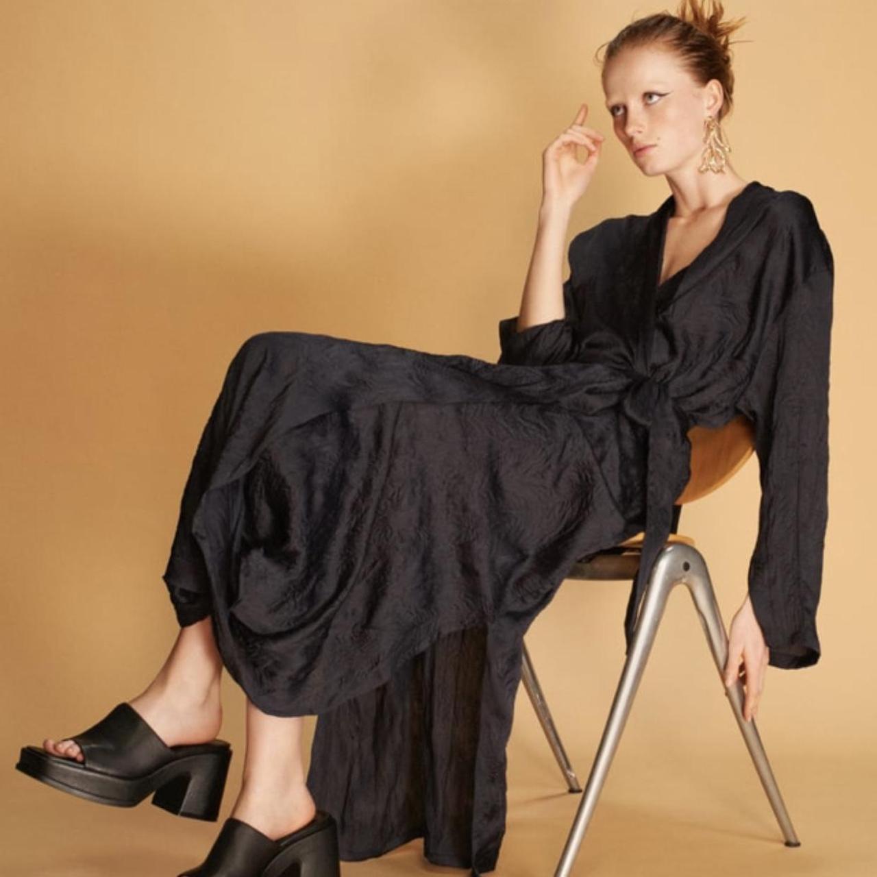 Zara Women's Navy Dress Depop